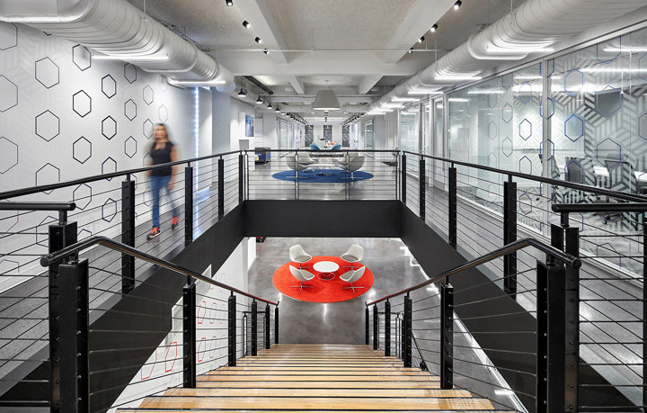 唯美工業(yè)風(fēng) 美國(guó)零售商Foot Locker紐約總部設(shè)計(jì)欣賞